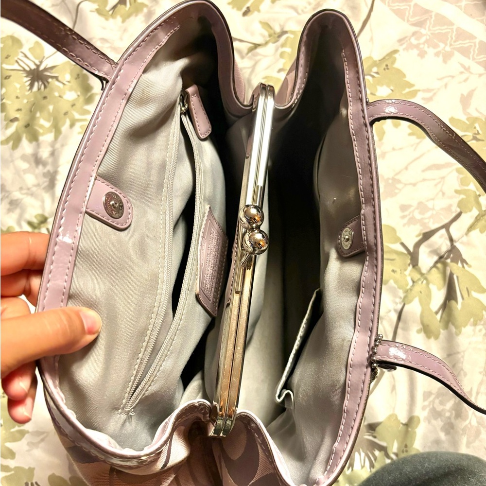 Lavendar coach bag - Picture 6 of 9